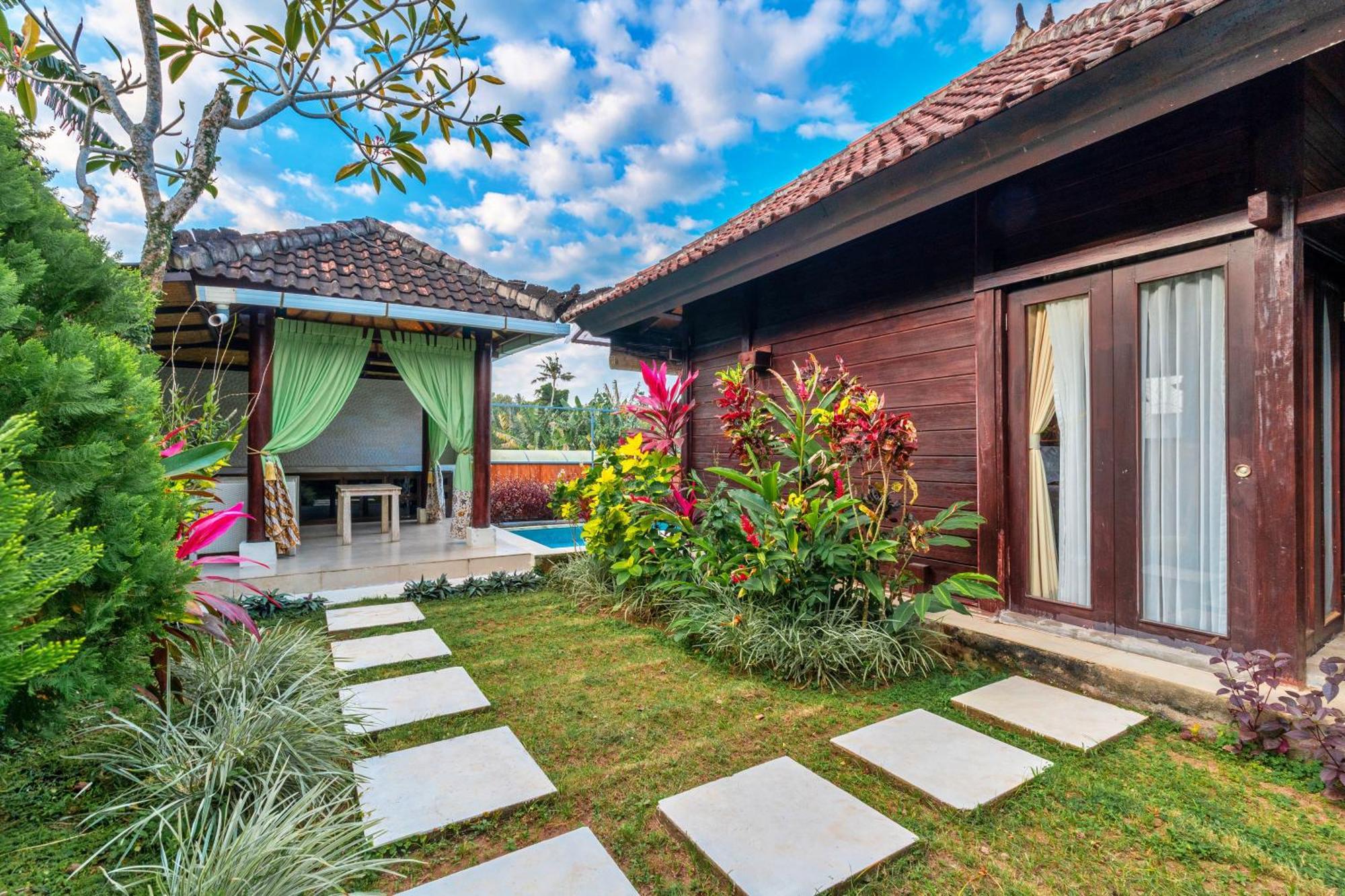 Sri Abi Ratu Villas Sukawati Екстериор снимка