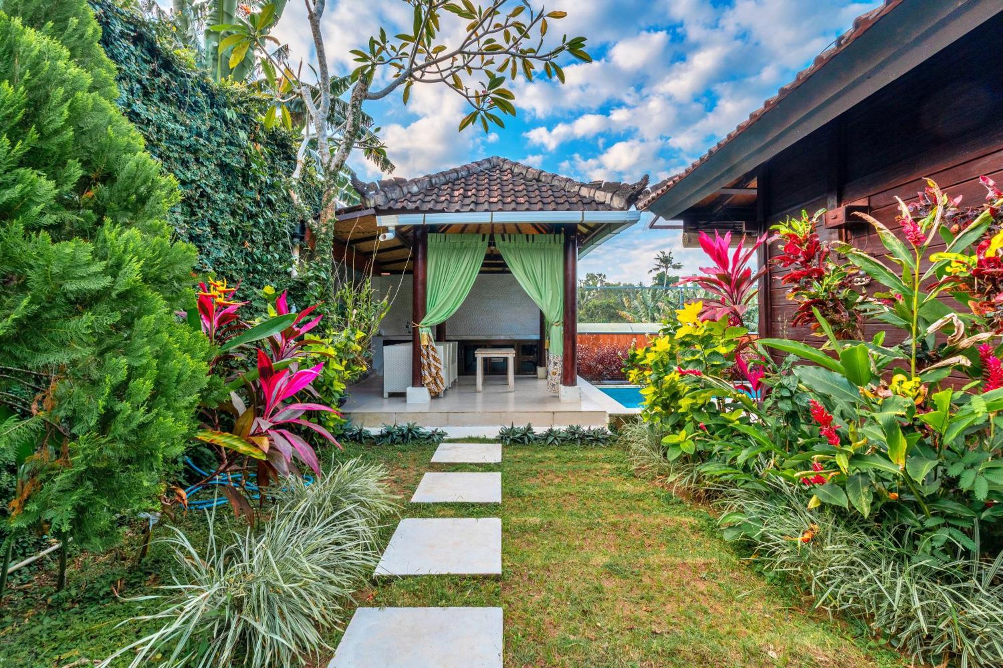 Sri Abi Ratu Villas Sukawati Екстериор снимка